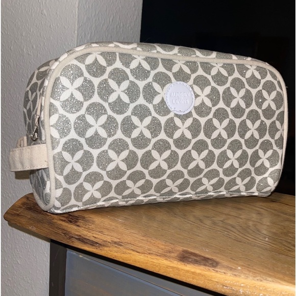 Audrey & Lewis Sparkly Silver & White Travel Bag - Picture 4 of 13